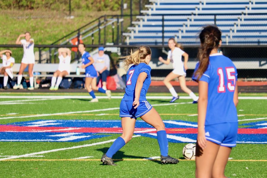Carley Shook (7) dribbles the ball against Gilbert in Nonnewaug’s 12-1 win Oct. 21.