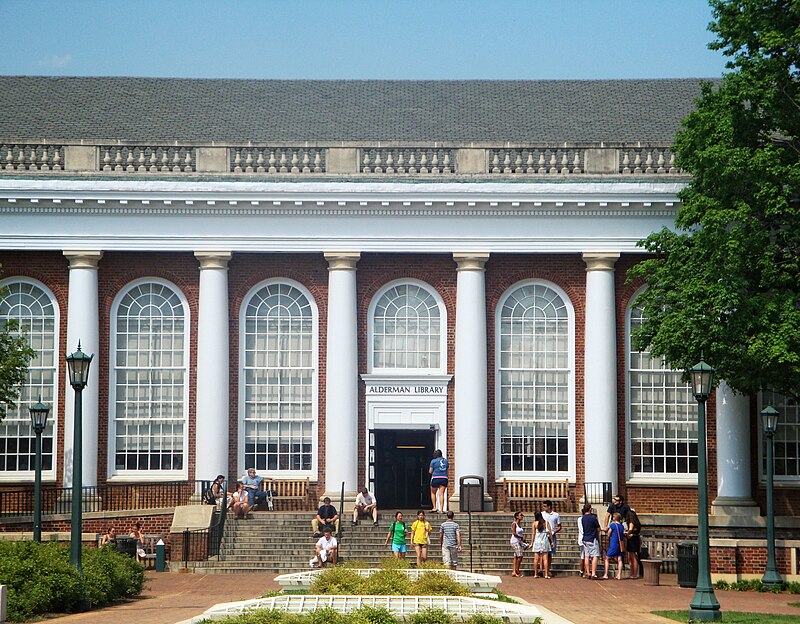 The+library+at+the+University+of+Virginia+is+one+location+that+a+student+might+visit+on+a+tour+of+campus.+Spring+break+is+an+opportunity+for+students+to+tour+colleges.+%28Wikimedia+Commons%29