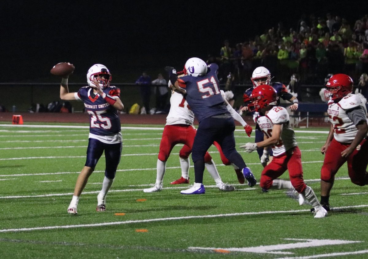 Northwest United quarterback Brady Herman (25) rolls out to pass during the Workhorses' 21-20 win over Stratford on Sept. 13. It was Herman's first game as starting quarterback. (Courtesy of Noreen Chung)