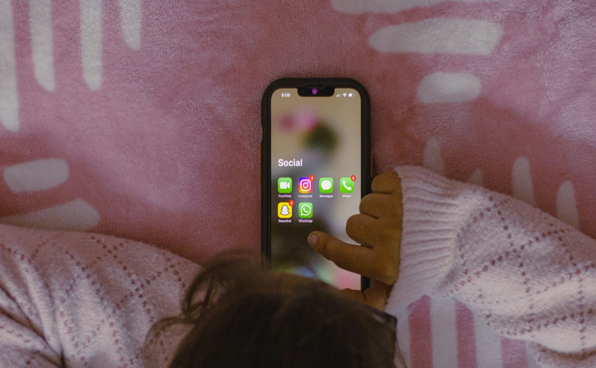 The social isolation that was rampant during the COVID-19 pandemic can still be seen five years later. (Courtesy of Sanket Mishra/Unsplash)