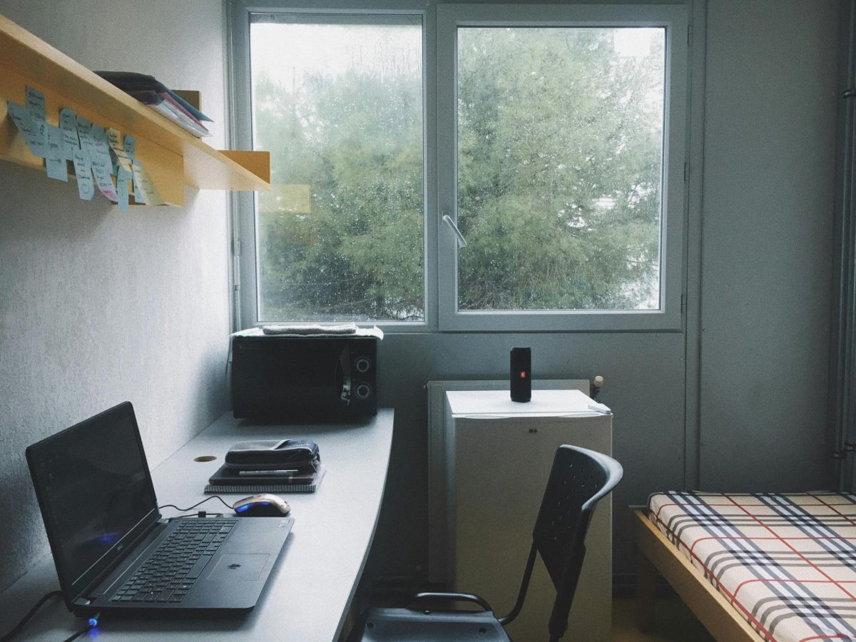 Seniors finding new roommates for next years first year of college can be a daunting process. Some students take time to find the perfect match while others choose high risk, high reward to find their person (Photo Credit - Nguyen Dang - Unsplash)
